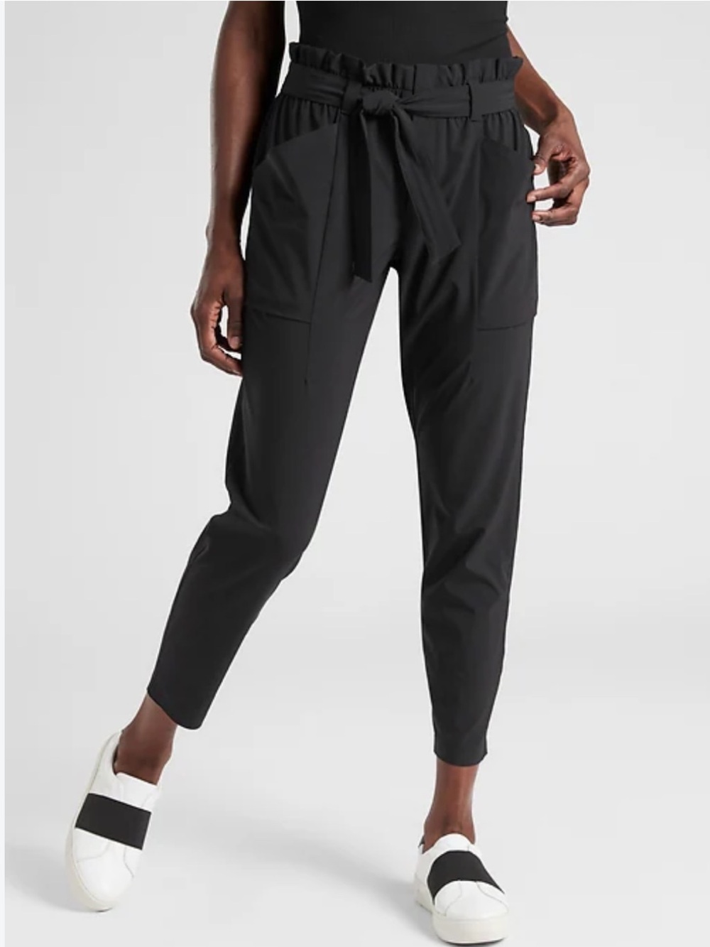 Athleta Skyline Black Paperbag Waist Pockets Belt Cropped Tapered Pants 10P